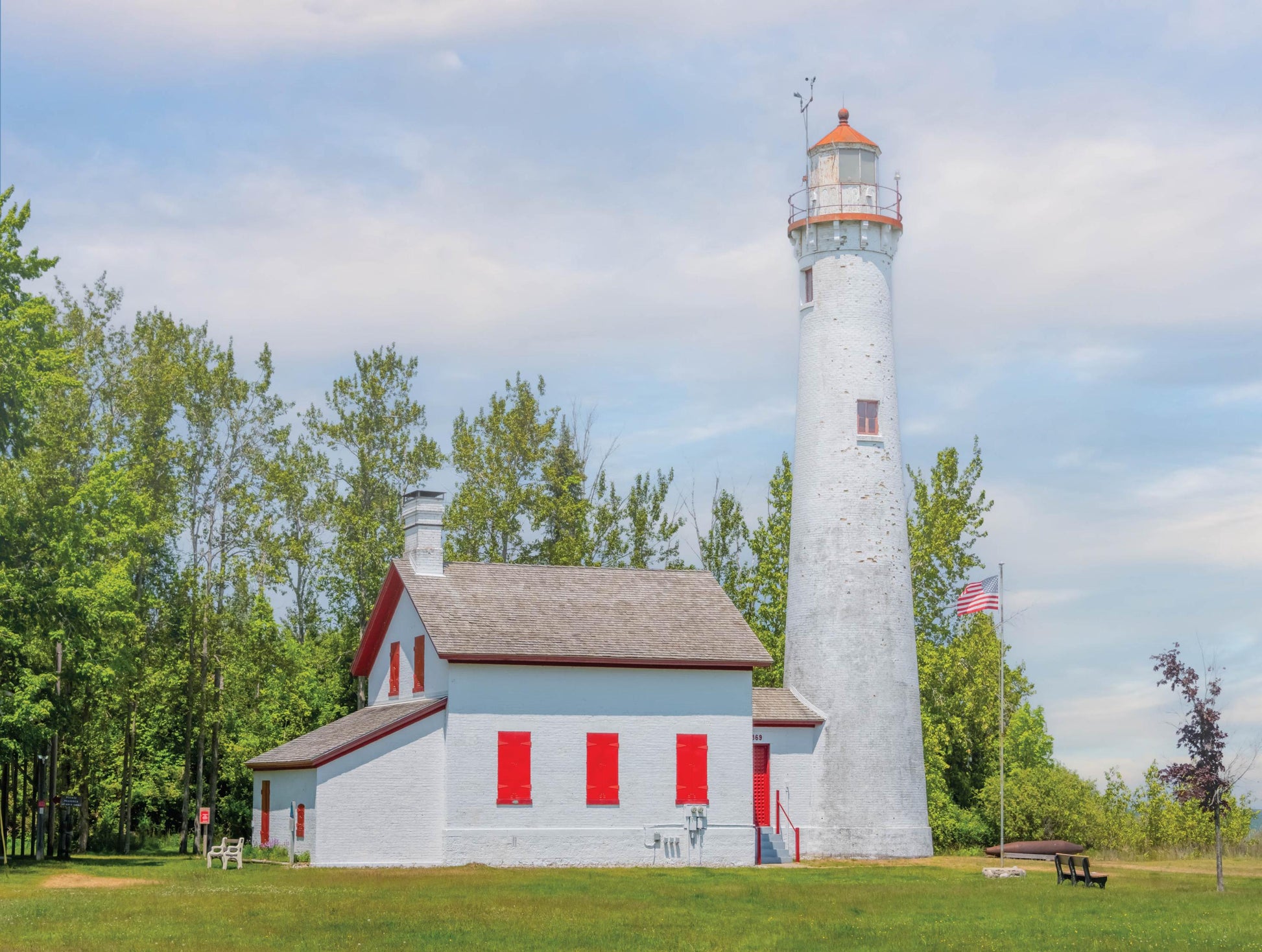 Sturgeon Point Light Station - 500 Piece Jigsaw Puzzle - MI Puzzles by Phil Stagg Photography
