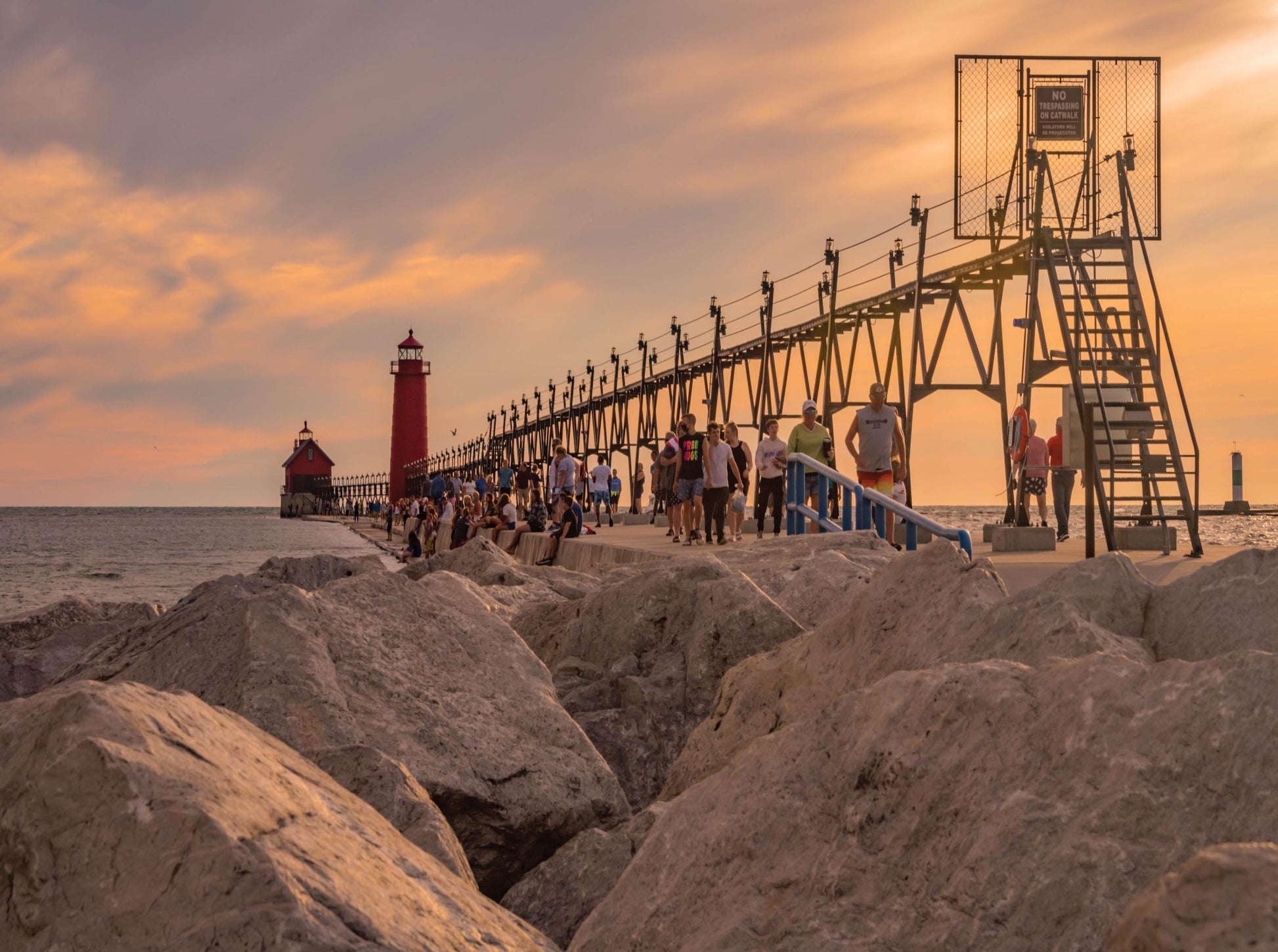 Grand Haven Lights - 1000 Piece Jigsaw Puzzle - MI Puzzles by Phil Stagg Photography