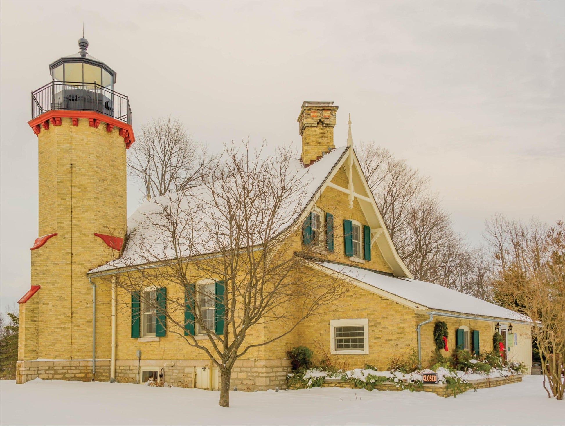 McGulpin Point Lighthouse - 500 Piece Jigsaw Puzzle - MI Puzzles by Phil Stagg Photography